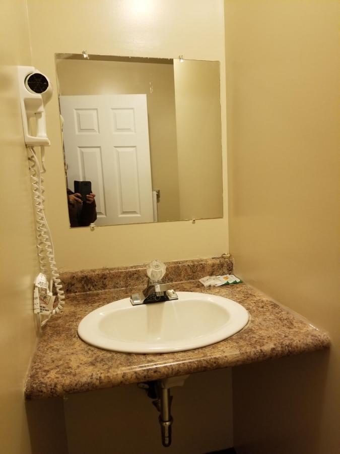 Silver Maple Motel هاليبرتون المظهر الخارجي الصورة