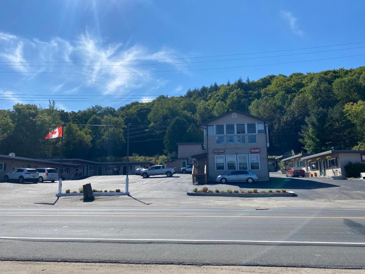 Silver Maple Motel هاليبرتون المظهر الخارجي الصورة